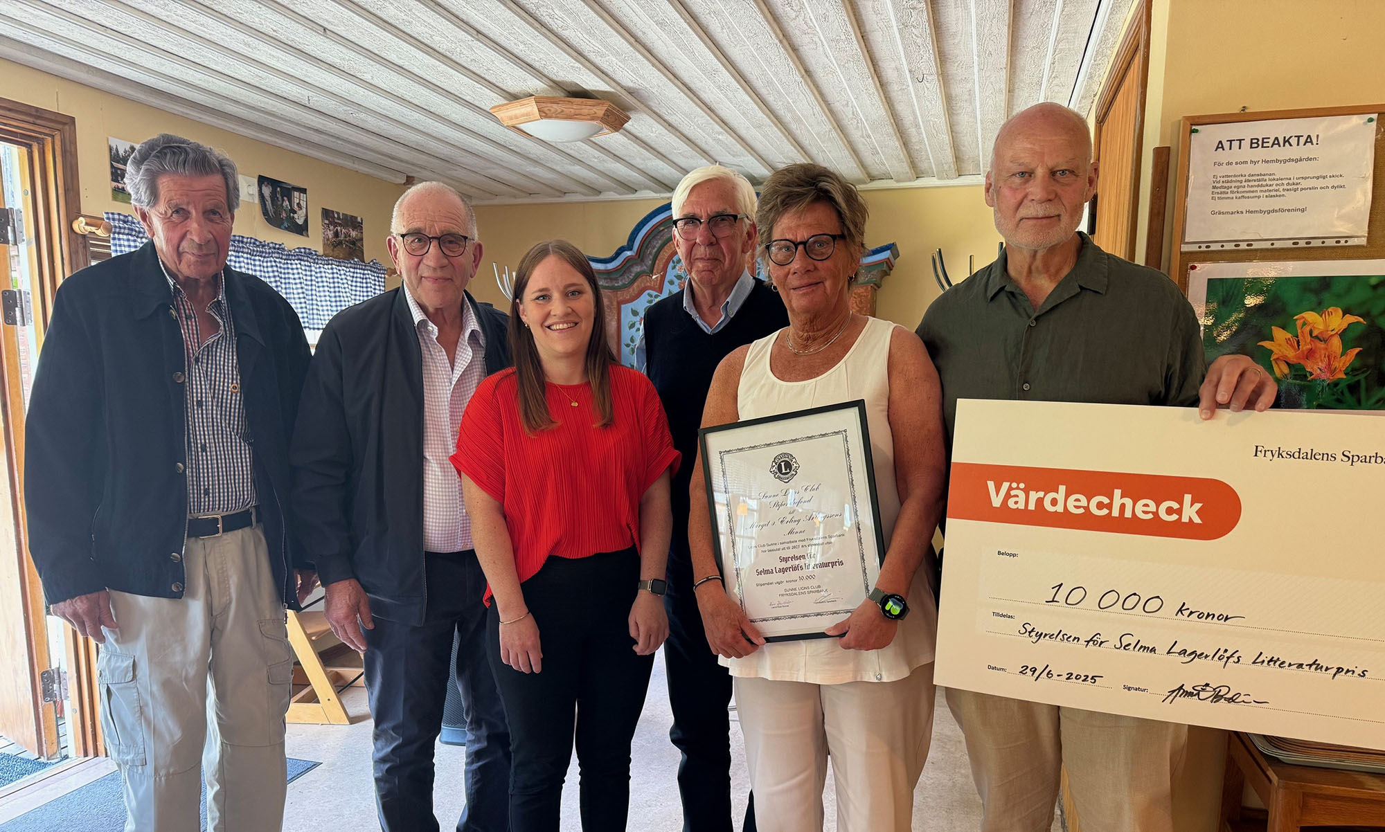 Stipendeutdelning i Gräsmarks hembygdsgård.